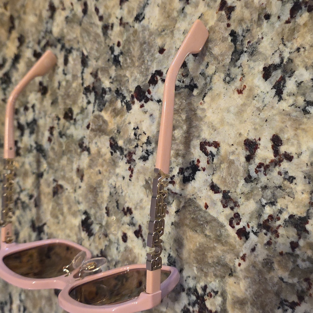 Burberry B4389-F Pink Oversized Sunglasses ( Read Description) - Picture 7 of 10